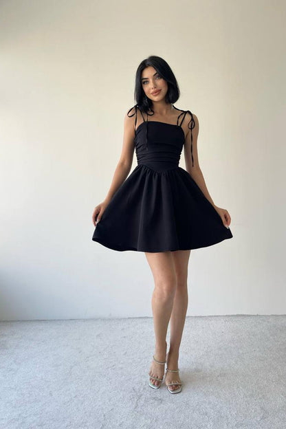 Minikleid mit Schulterbindung – Schwarz