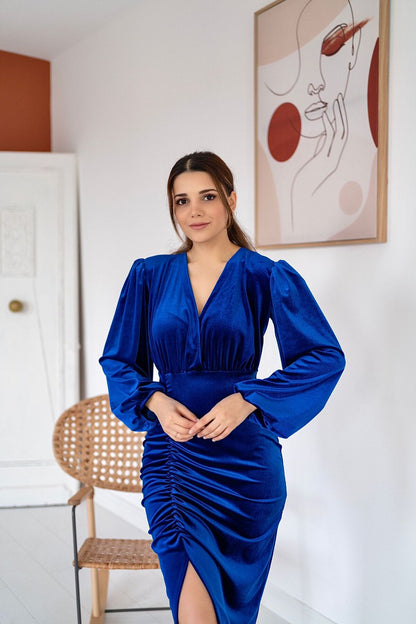 Samtkleid mit Schlitz – Blau