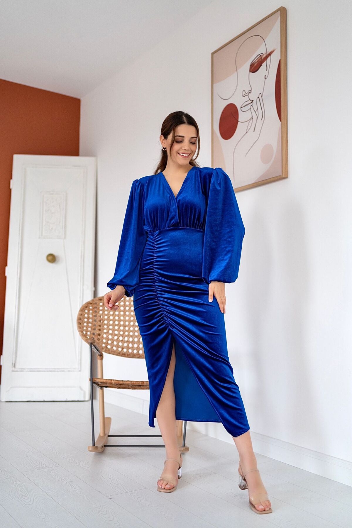 Samtkleid mit Schlitz – Blau